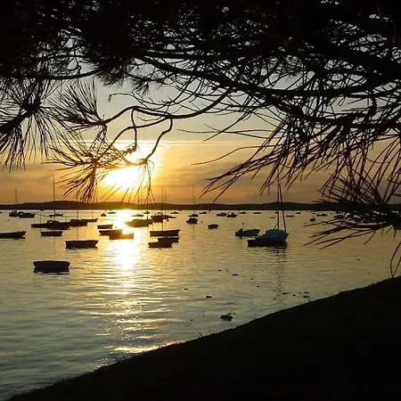 La Du Pecheur Proche Plage Nyaraló Arès